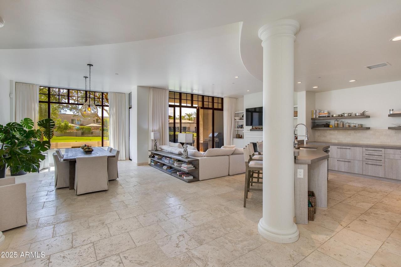 8 E Biltmore Estate #110, Phoenix, AZ 85016