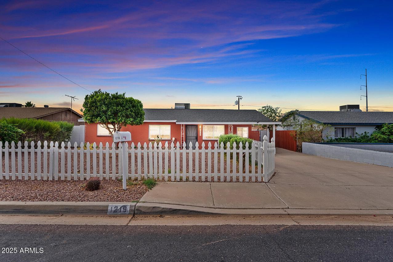 1219 E Christy Dr., Phoenix, AZ 85020