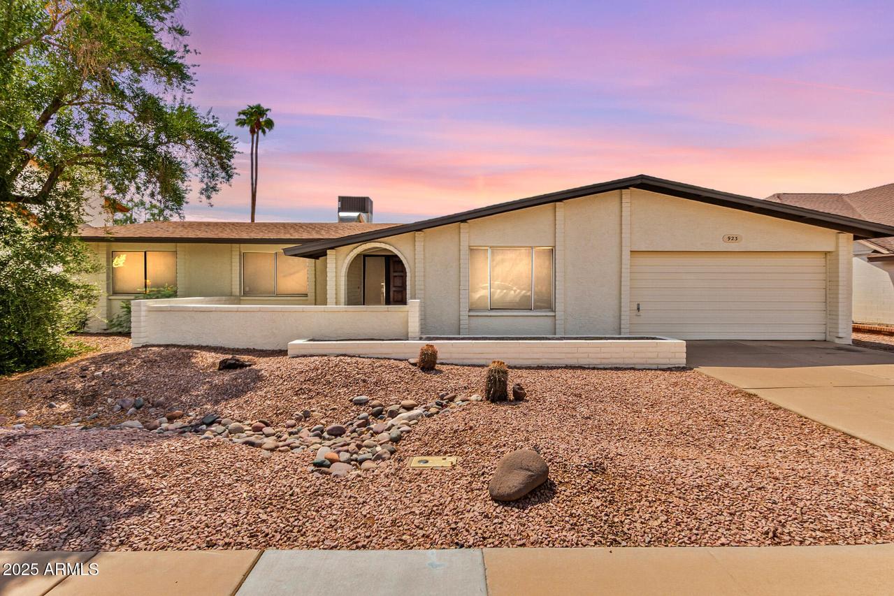 923 W Madero Ave., Mesa, AZ 85210