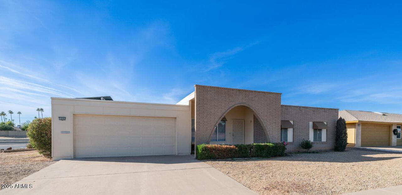 14202 N Lakeforest Dr., Sun City, AZ 85351