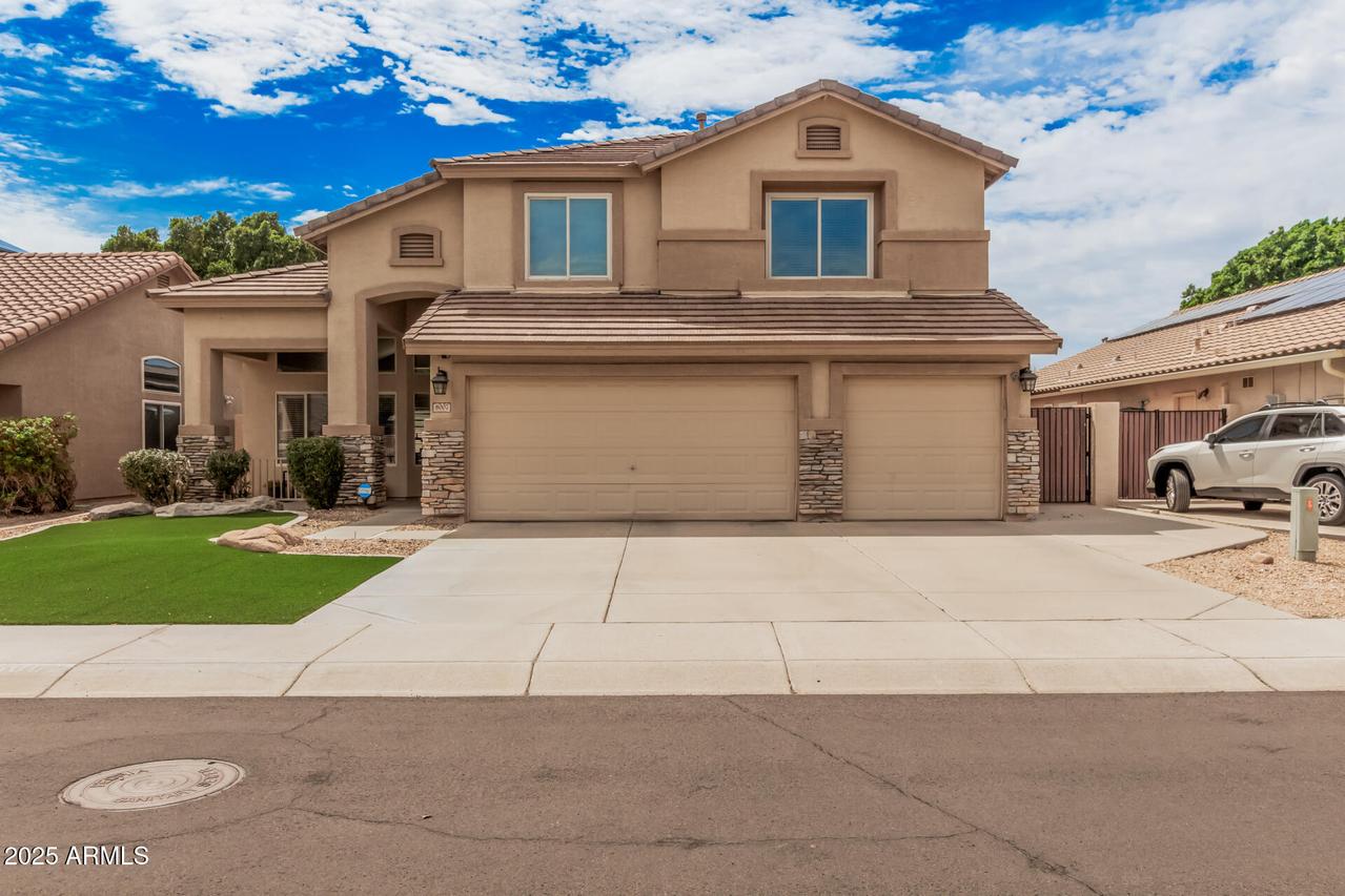 8007 W Deanna Dr., Peoria, AZ 85382