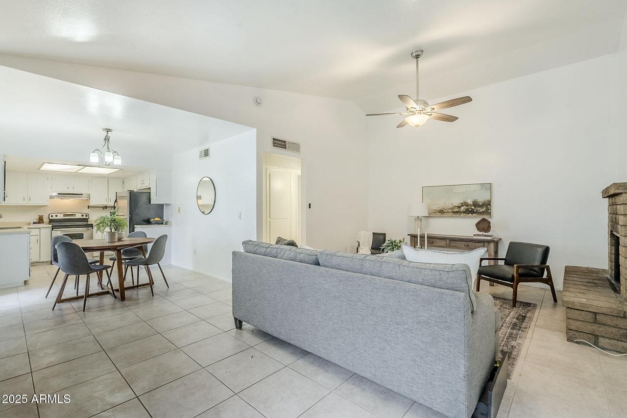 16 W Loma Vista Dr. #104, Tempe, AZ 85282