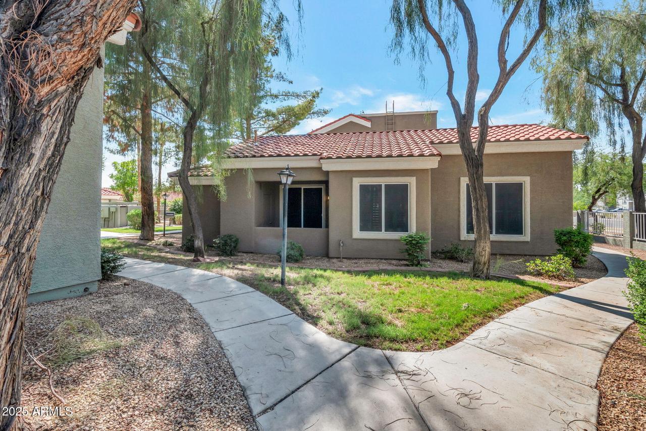 2929 W Yorkshire Dr. #1102, Phoenix, AZ 85027