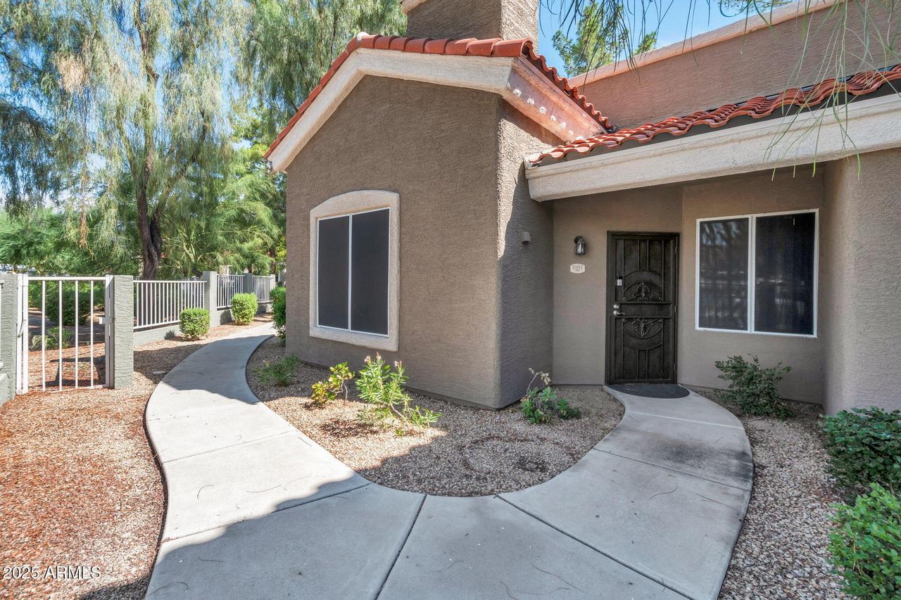 2929 W Yorkshire Dr. #1102, Phoenix, AZ 85027