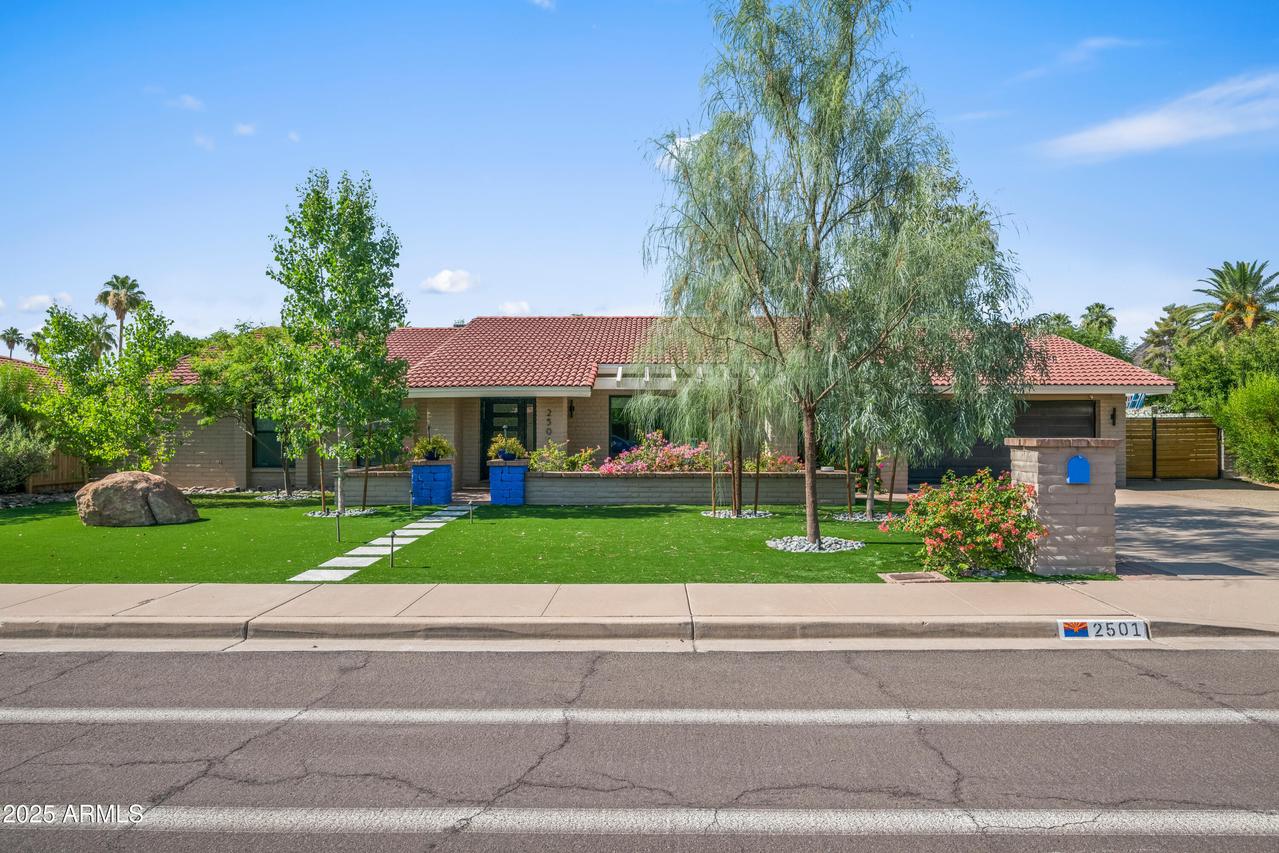 2501 E Cholla St., Phoenix, AZ 85028