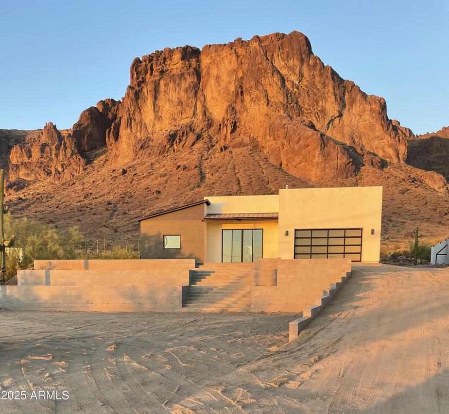 2075 N Holmes Rd., Apache Junction, AZ 85119