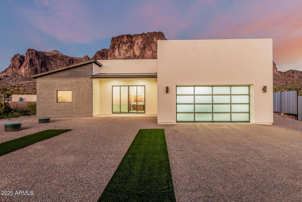 2075 N Holmes Rd., Apache Junction, AZ 85119