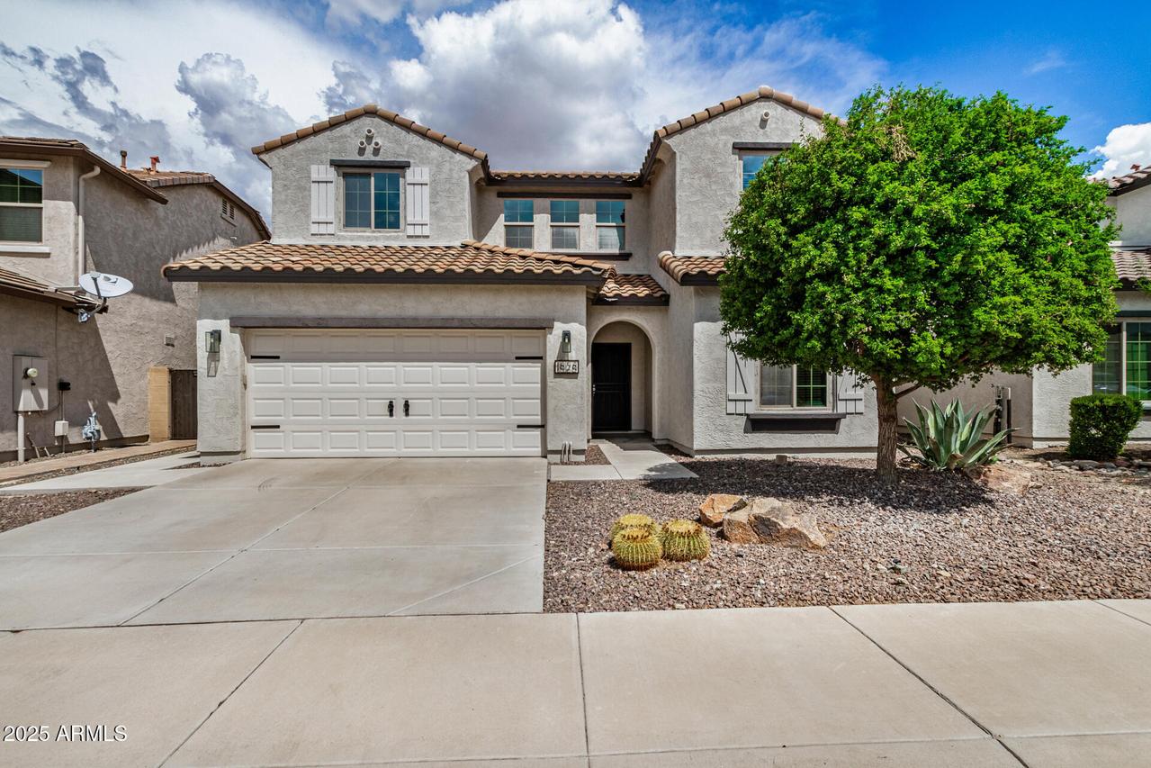 1828 W Desperado Way, Phoenix, AZ 85085