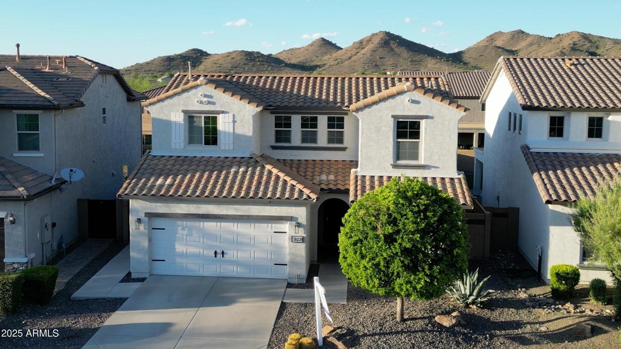 1828 W Desperado Way, Phoenix, AZ 85085