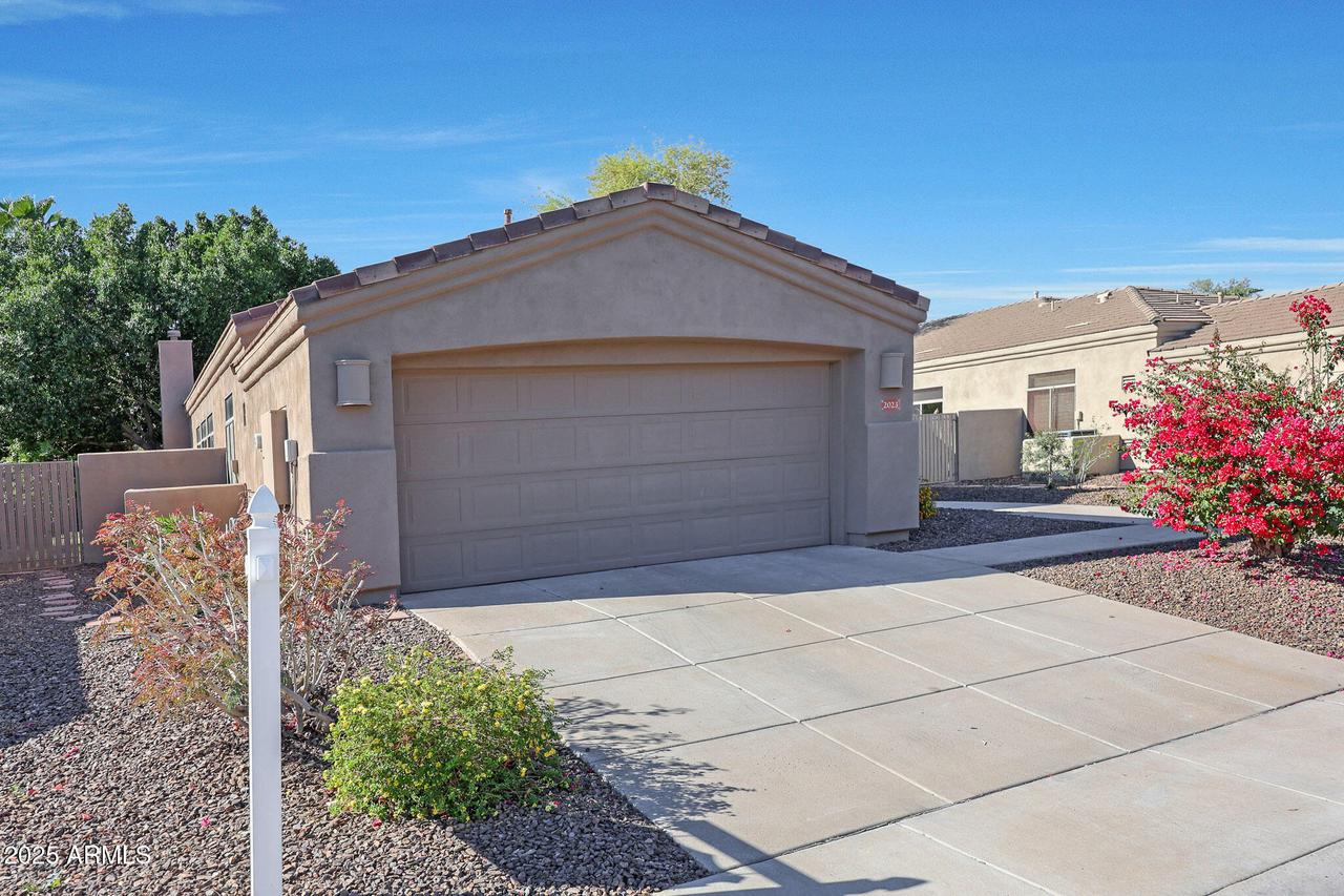 2023 E Beautiful Ln., Phoenix, AZ 85042