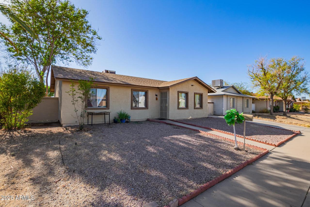 5209 W Mauna Loa Ln., Glendale, AZ 85306