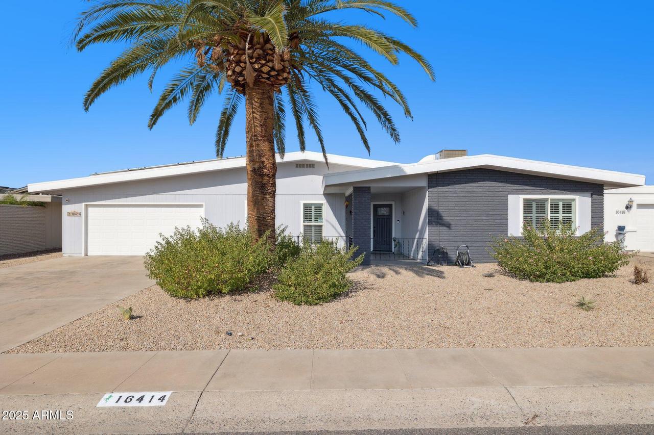 16414 N Meadow Park Dr., Sun City, AZ 85351