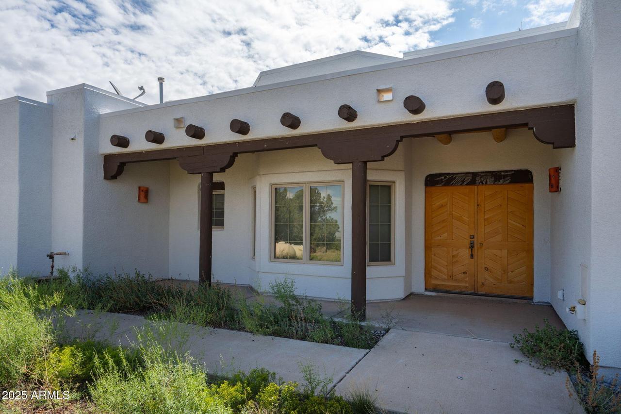 35575 W Pale Moon Rd., Seligman, AZ 86337