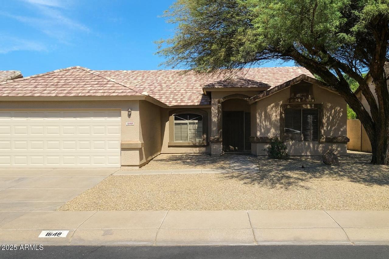 1648 E Desert Ln., Phoenix, AZ 85042