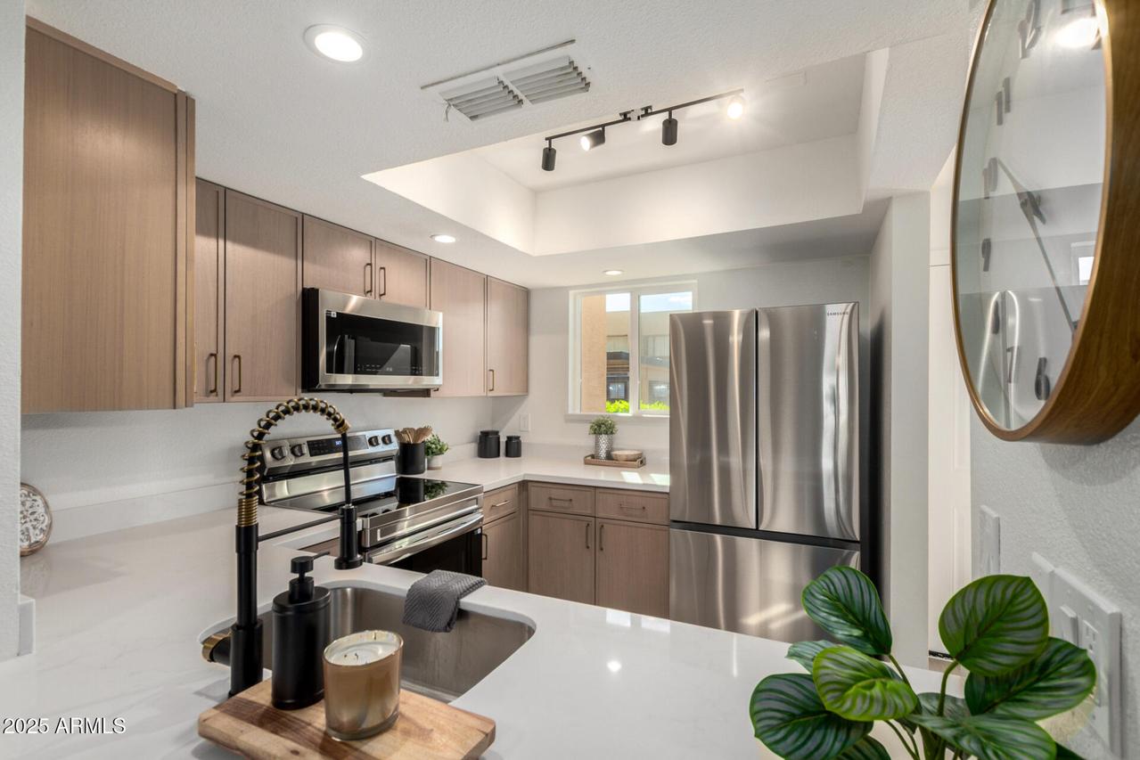 1601 W Sunnyside Dr. #170, Phoenix, AZ 85029