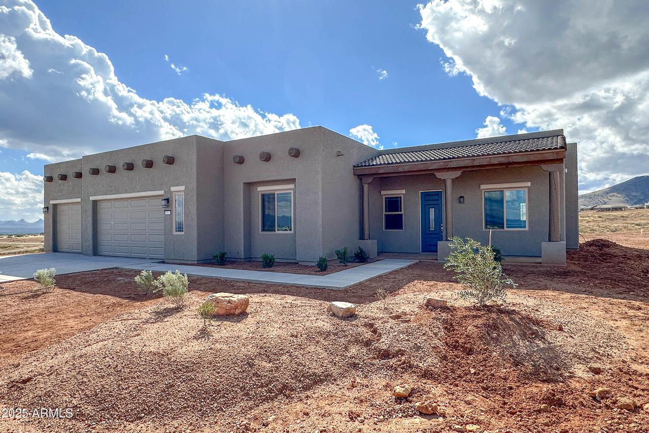 6953 E Vaquero Cir. #Lot 251, Hereford, AZ 85615