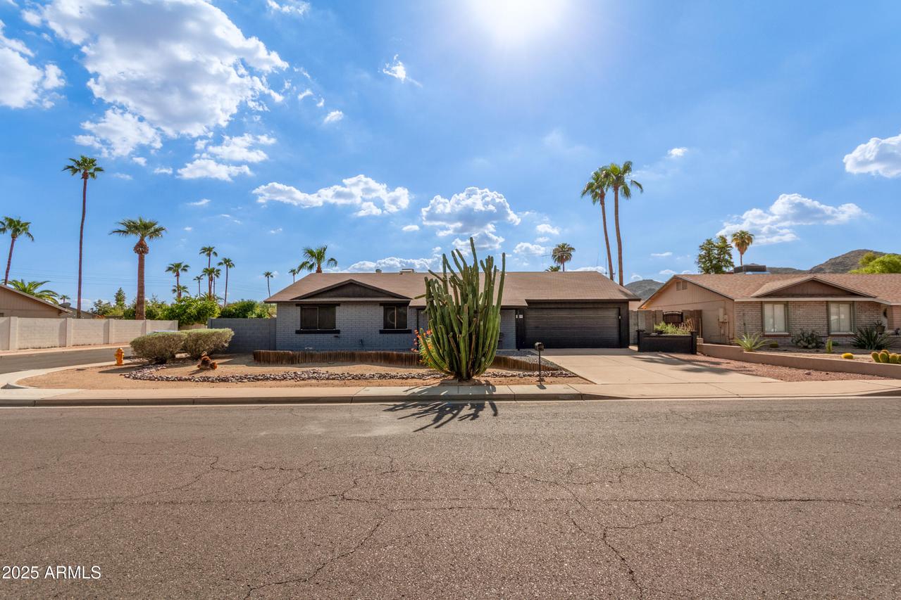 10602 S 44th St., Phoenix, AZ 85044