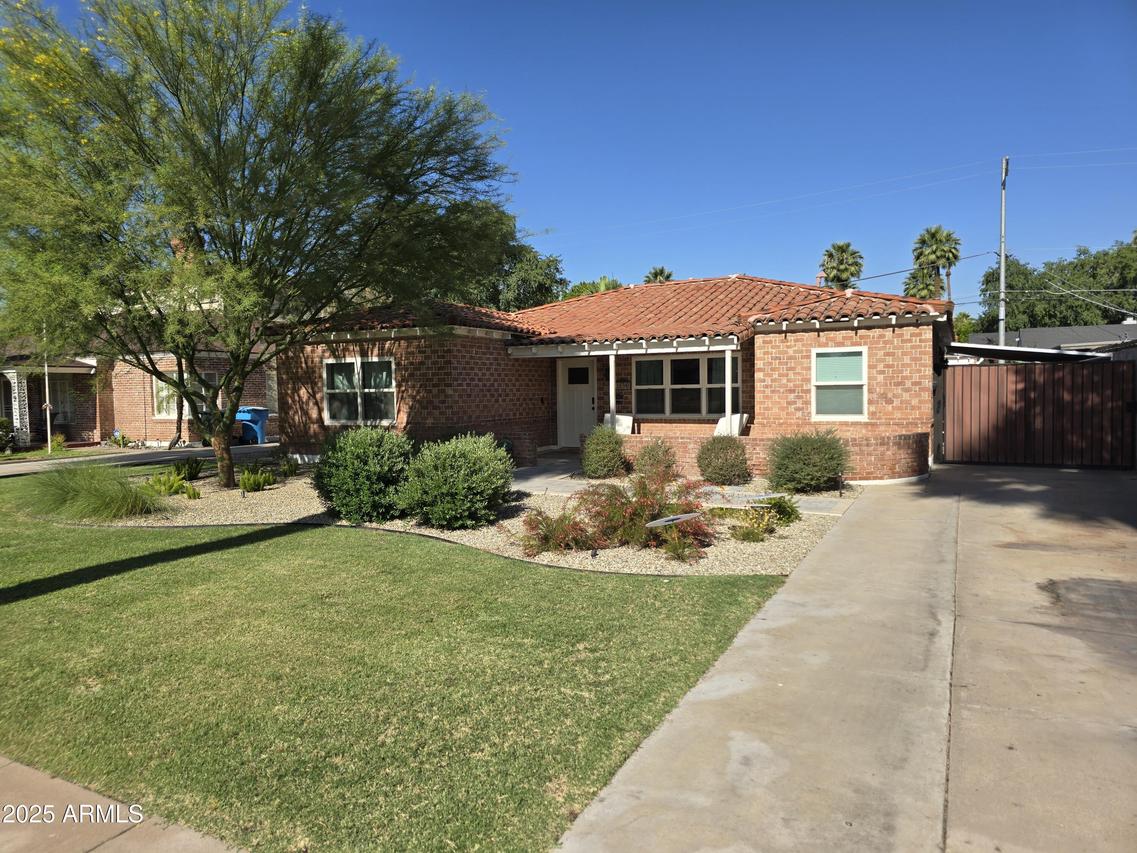 1636 N 11th Ave., Phoenix, AZ 85007