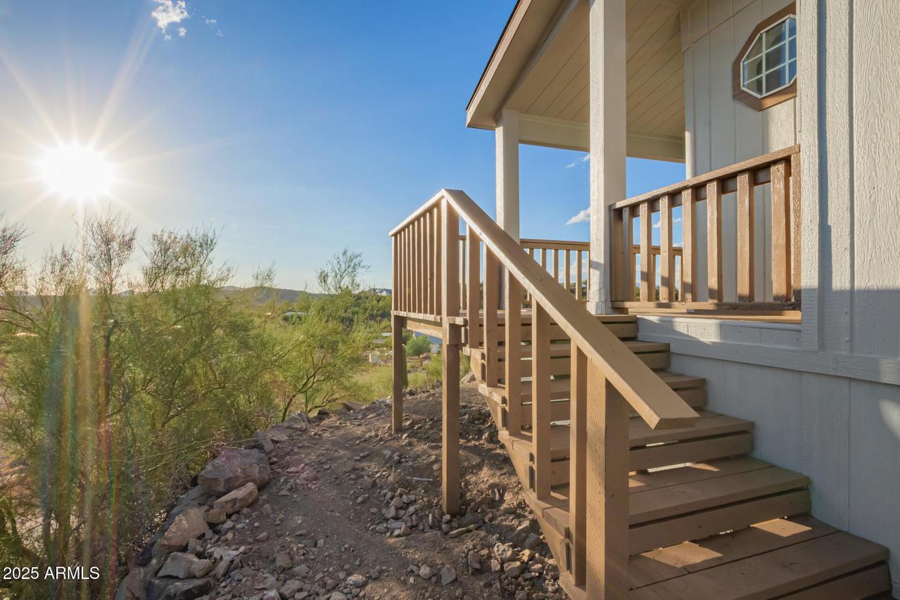 49039 N 24th Ave., New River, AZ 85087