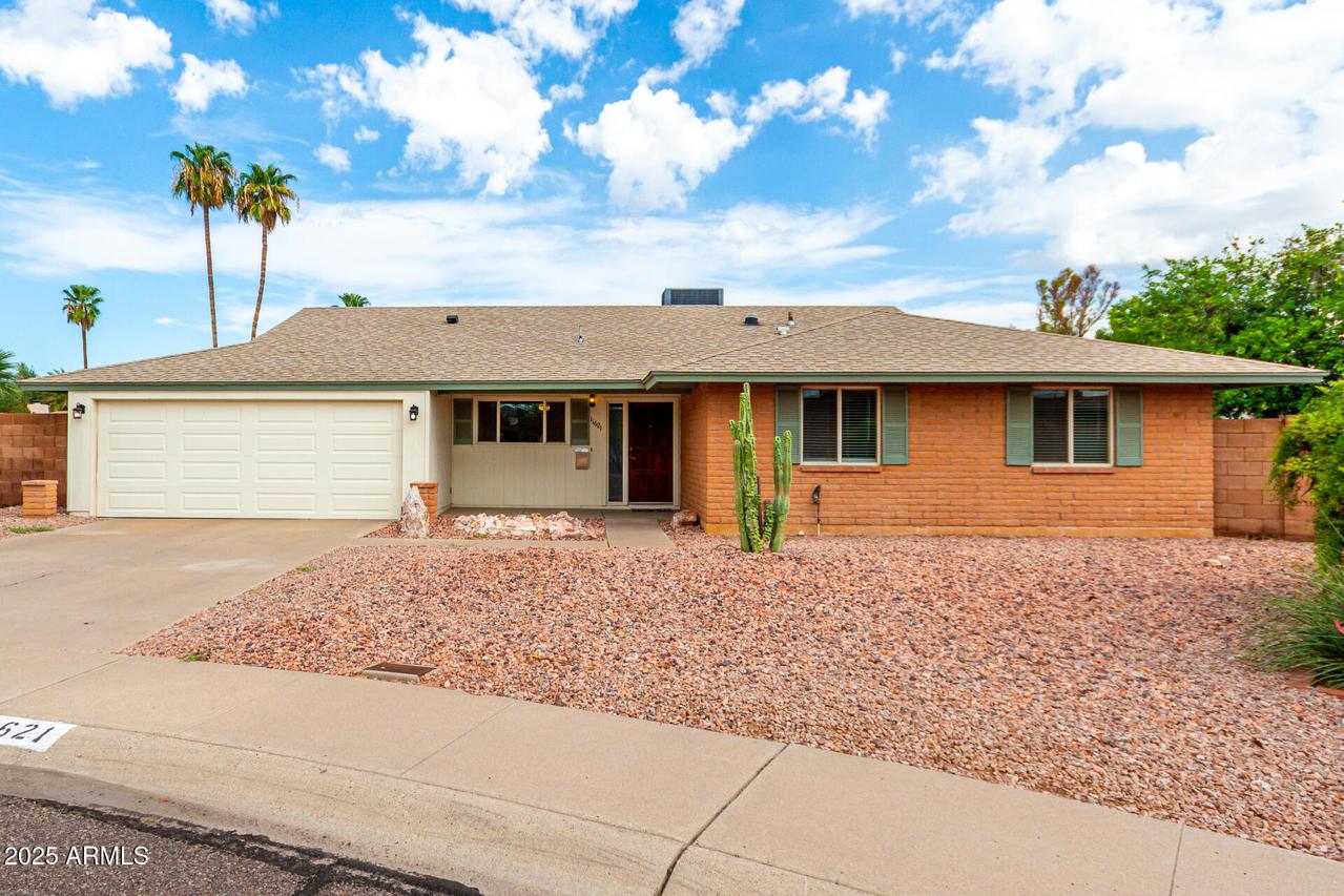 11621 N 39th St., Phoenix, AZ 85028