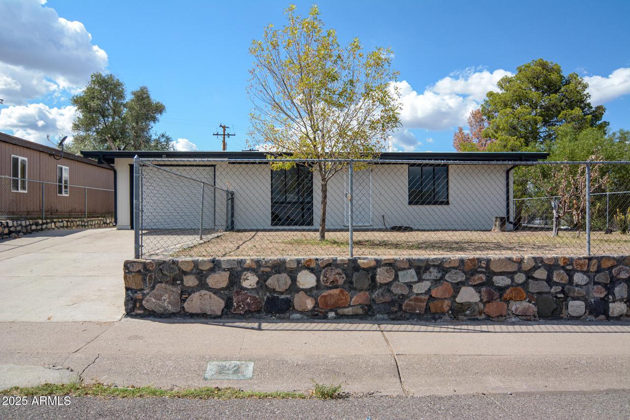 22 S Avenue A, San Manuel, AZ 85631
