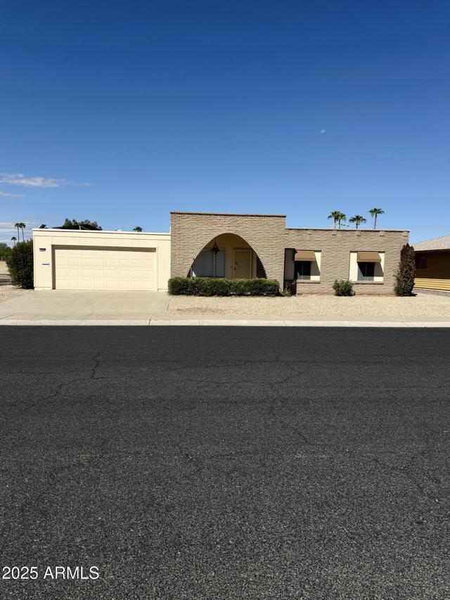 14202 N Lakeforest Dr., Sun City, AZ 85351