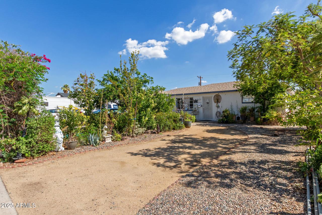 2945 W Butler Dr., Phoenix, AZ 85051