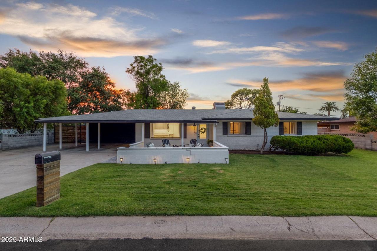 8710 N 6th Dr., Phoenix, AZ 85021