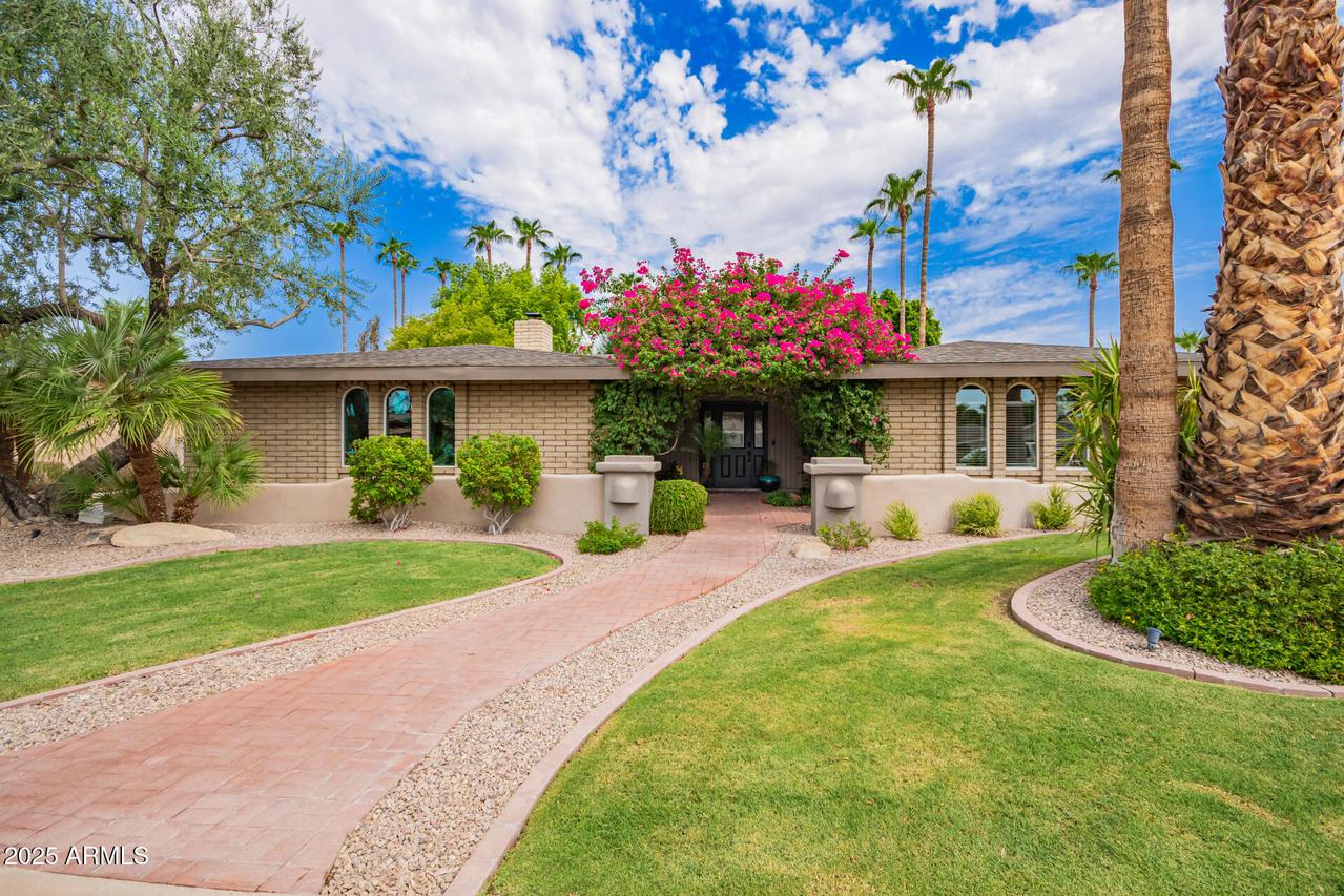 2238 E Fox St., Mesa, AZ 85213