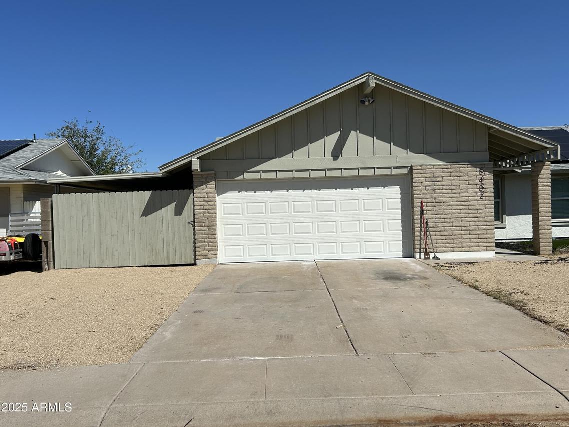 5402 W Country Gables Dr., Glendale, AZ 85306
