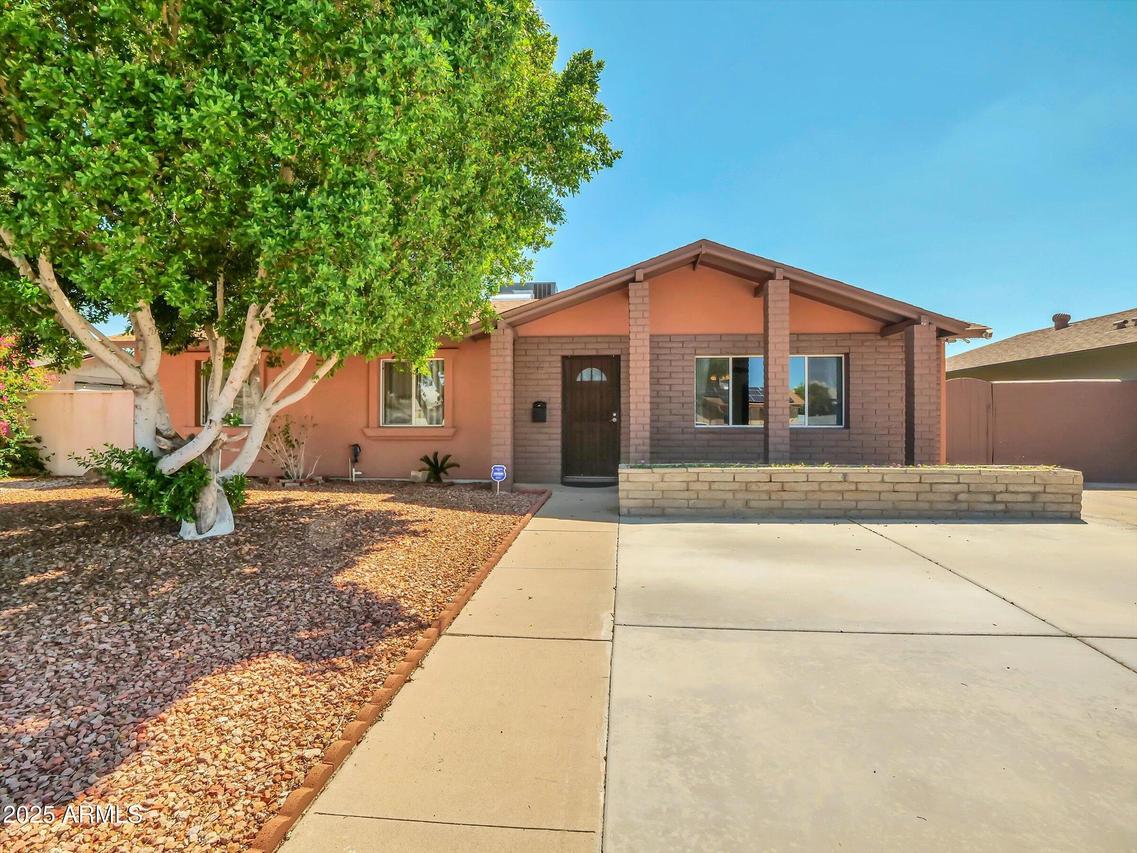 3421 W Country Gables Dr., Phoenix, AZ 85053
