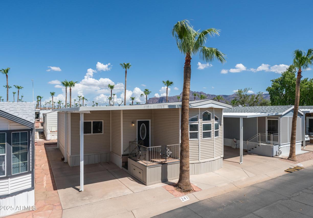 241 Aquamarine Dr., Apache Junction, AZ 85119