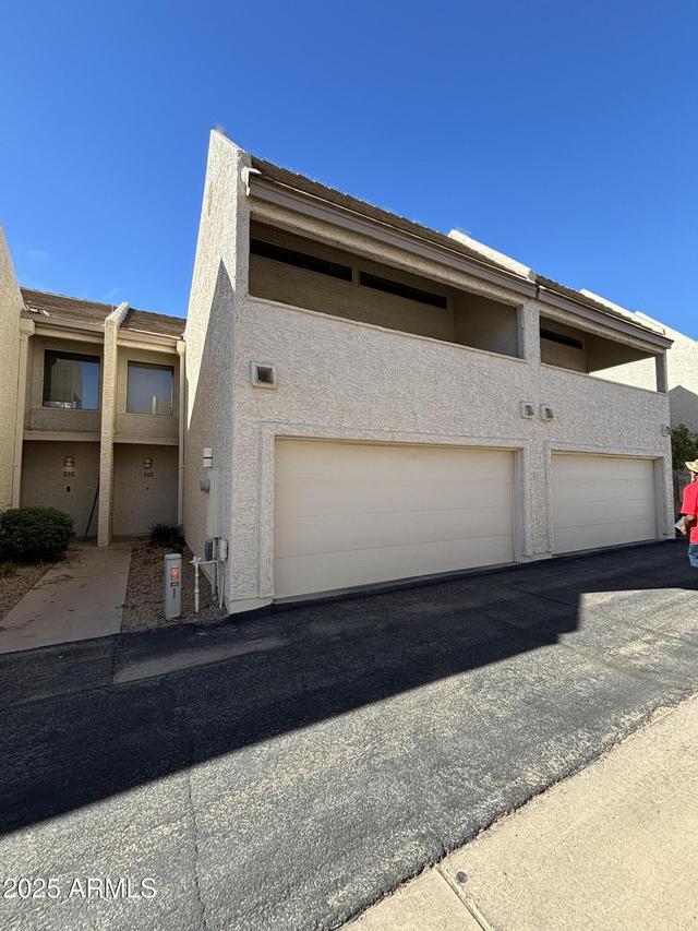 827 E Redondo Dr., Tempe, AZ 85282