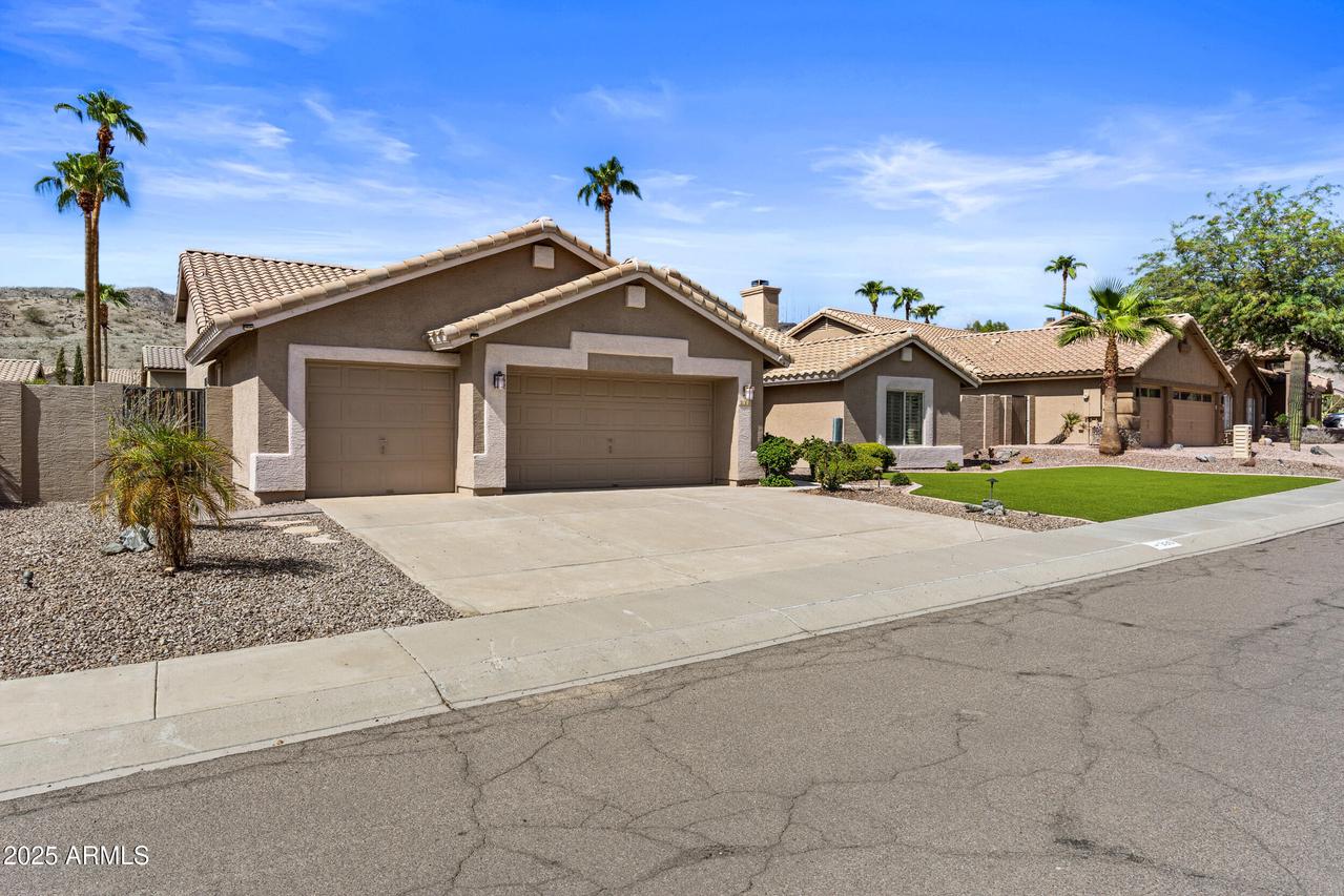 330 E South Fork Dr., Phoenix, AZ 85048