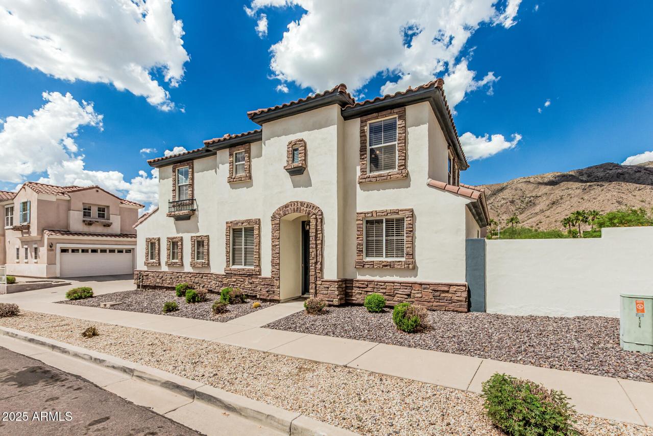 320 W Mountain Sage Dr., Phoenix, AZ 85045