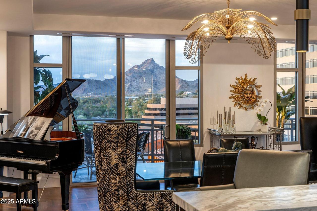 2211 E Camelback Rd. #902, Phoenix, AZ 85016