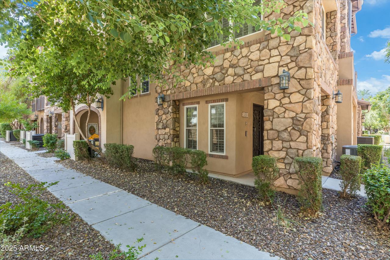 2450 E Roma Ave. #8, Phoenix, AZ 85016