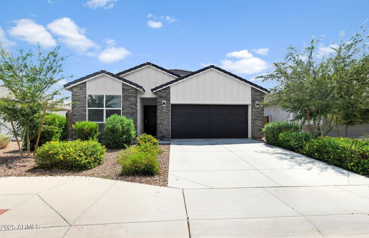 1055 W Tuli Way, San Tan Valley, AZ 85143
