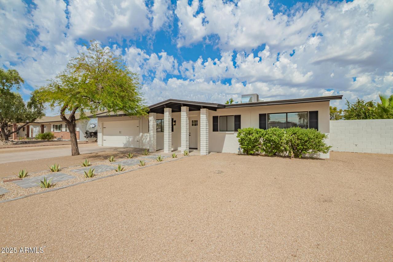 3016 E Larkspur Dr., Phoenix, AZ 85032