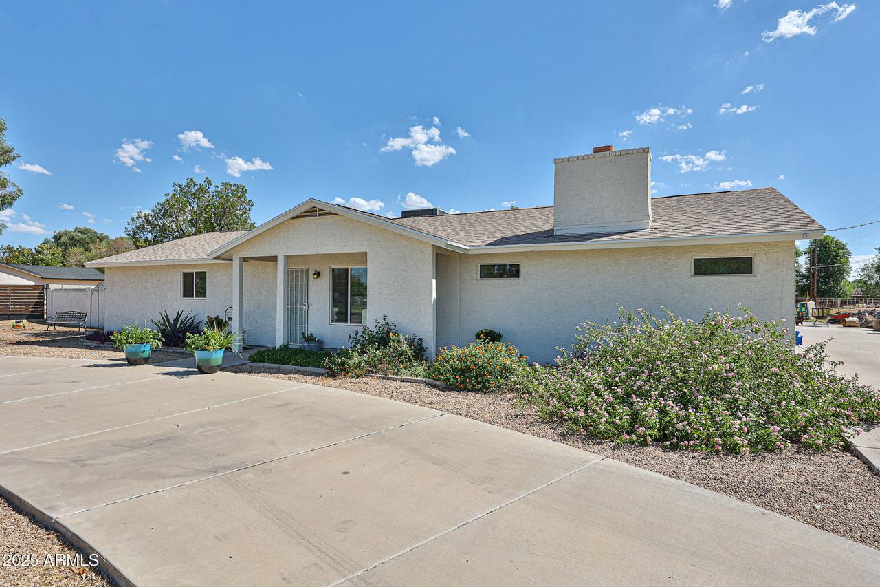 7025 W Country Gables Dr., Peoria, AZ 85381