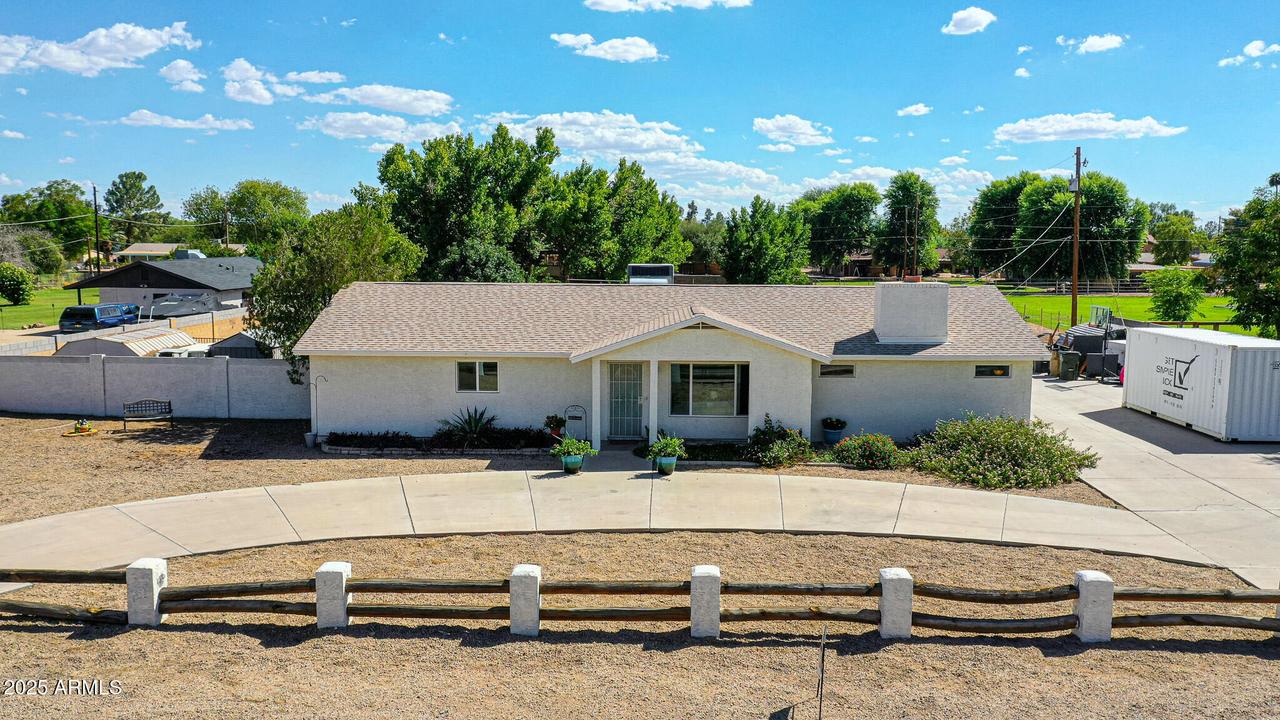 7025 W Country Gables Dr., Peoria, AZ 85381