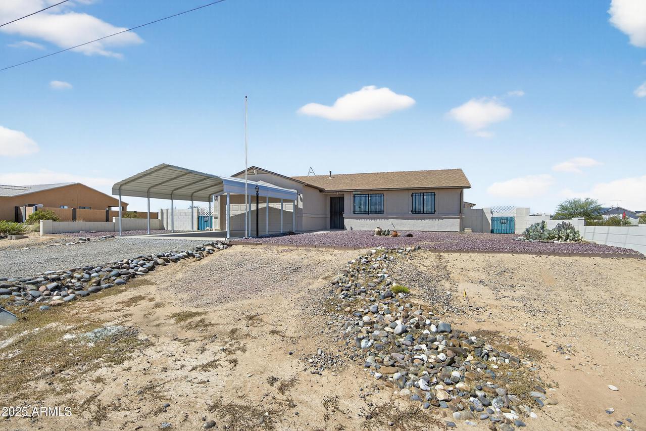 15762 S Overfield Rd., Arizona City, AZ 85123