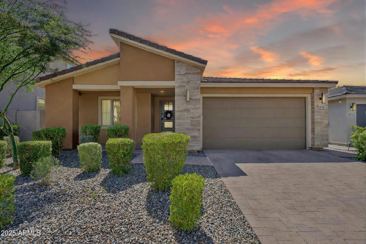 5939 E Abraham Ln., Phoenix, AZ 85054