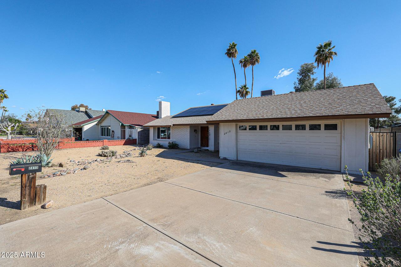 2415 W Tierra Buena Ln., Phoenix, AZ 85023