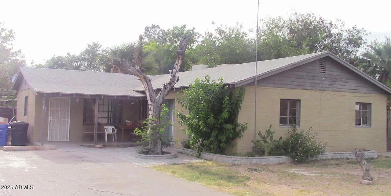 114 S Lebaron St., Mesa, AZ 85210