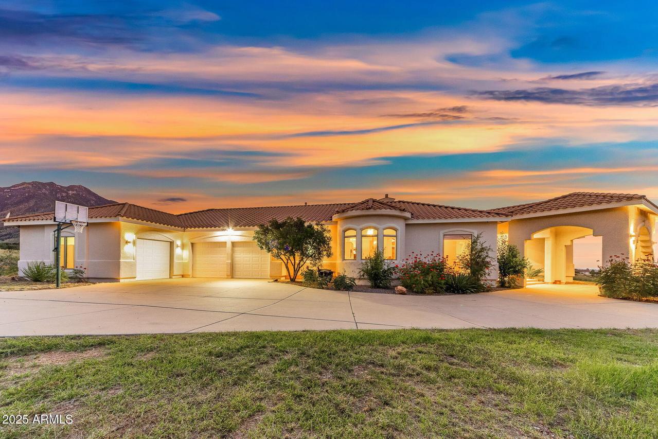 9566 S Swiss Ct., Hereford, AZ 85615