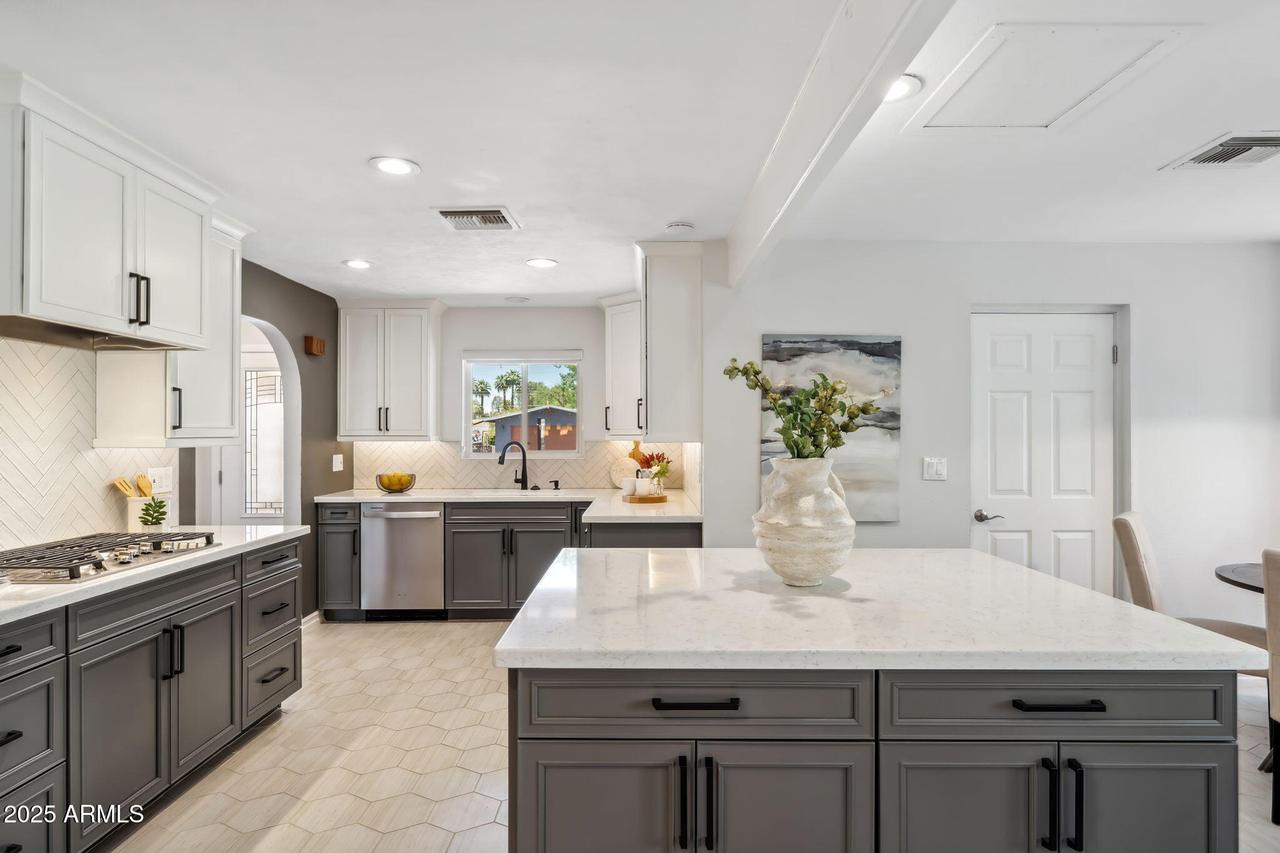 3221 N 41st Pl., Phoenix, AZ 85018