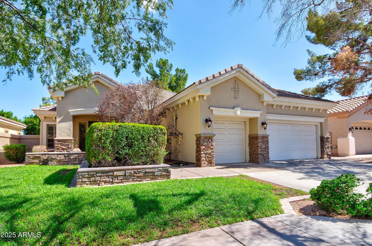 8015 S Michele Ln., Tempe, AZ 85284