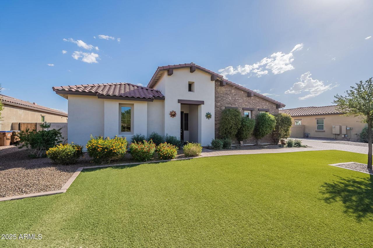 1201 E Via Nicola, San Tan Valley, AZ 85140