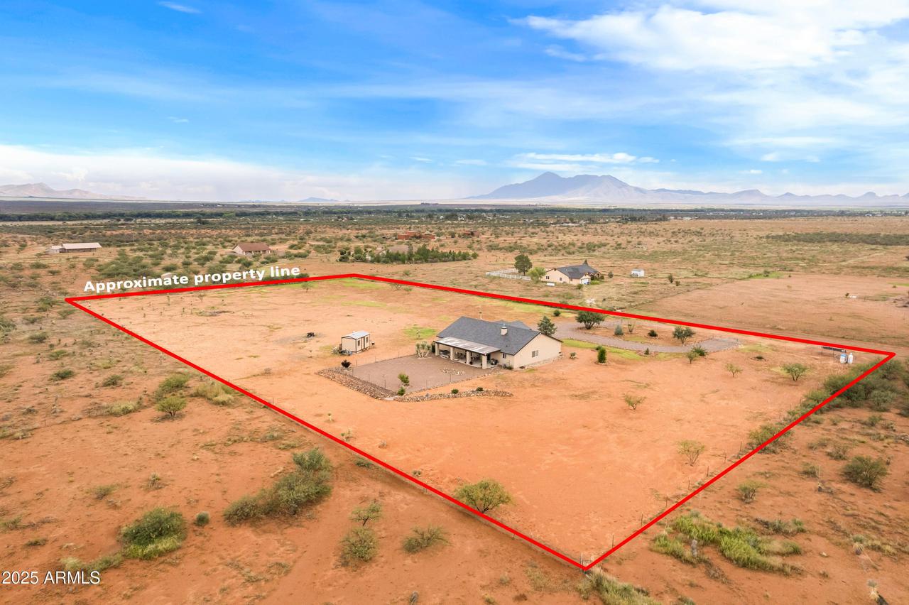 10293 E White Wolf Run, Hereford, AZ 85615